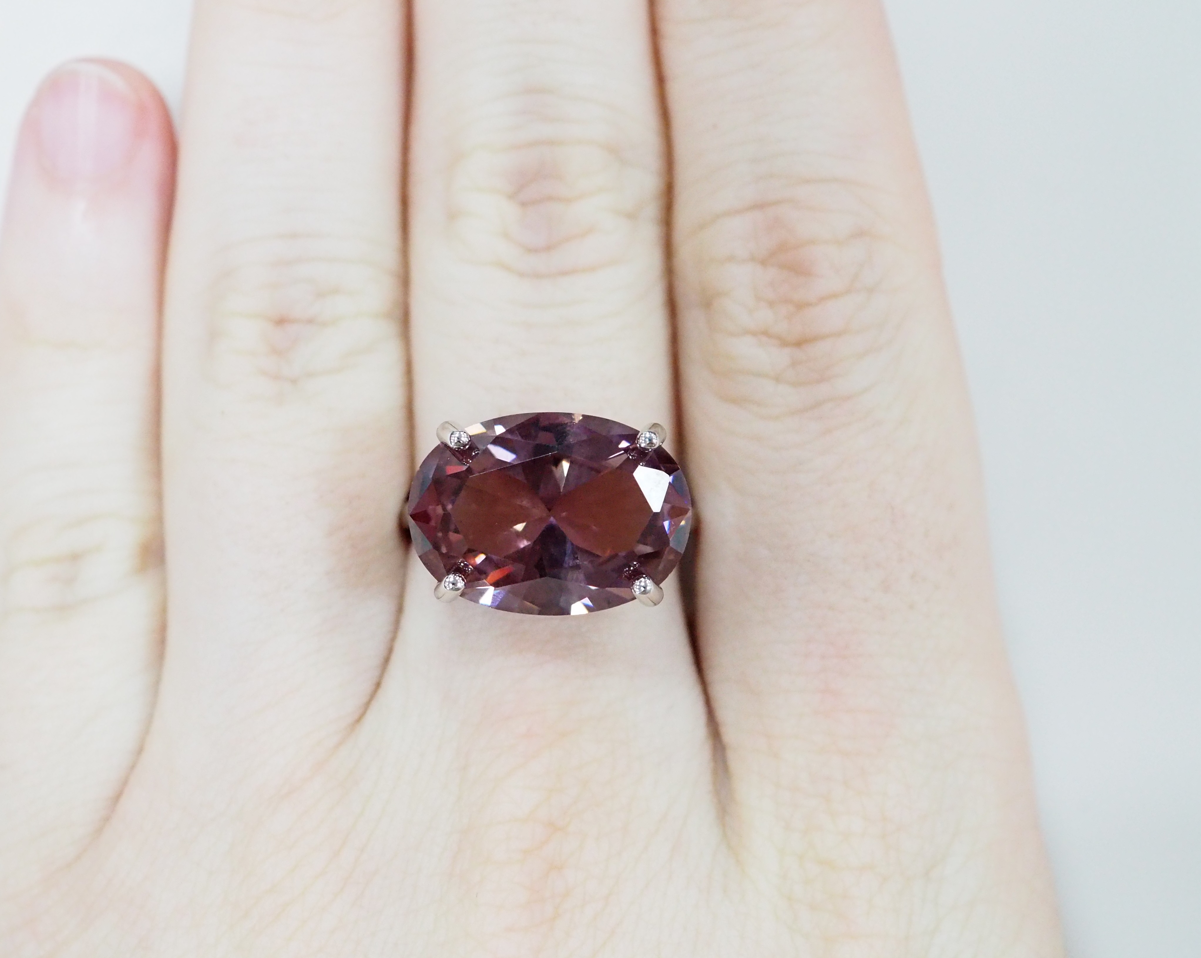 Серебряное кольцо с султанитом